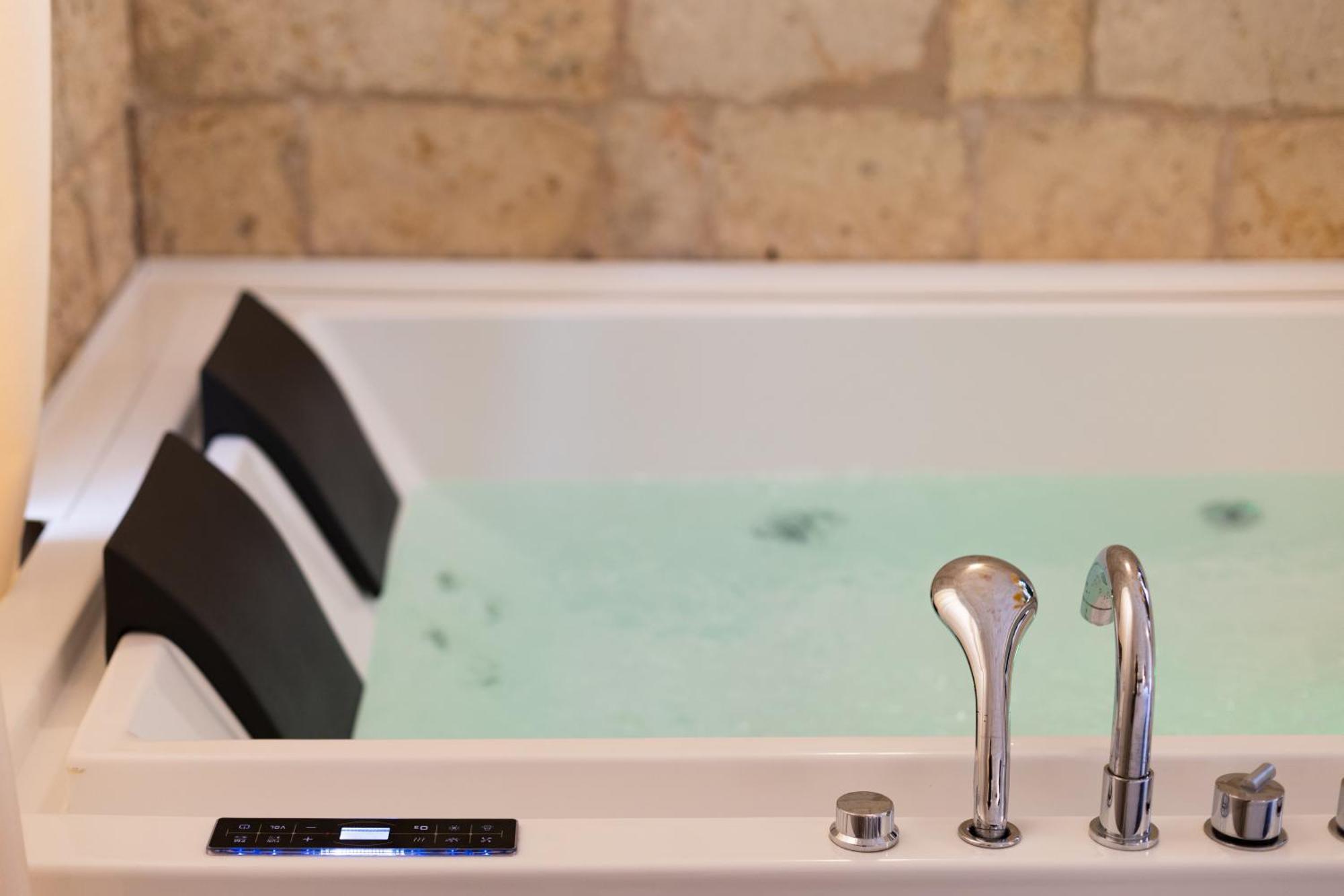 Dama Luxury Con Jacuzzi Holiday home Bisceglie